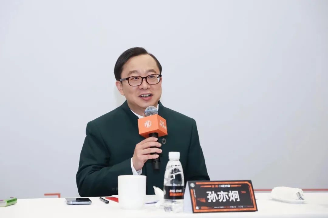 讓(rang)更多的年輕人享(xiǎng)受前沿科技，MG ONE的護(hu)城河非常深